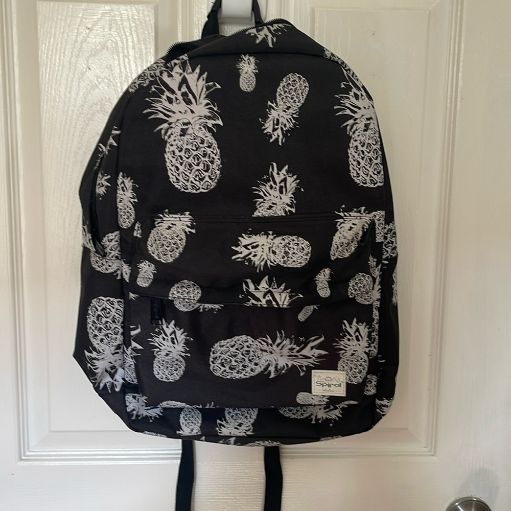 Spiral pineapple back pack in black